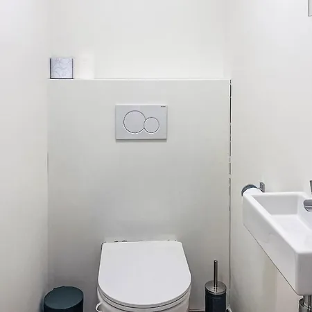 2 Bedroom Cozy In *